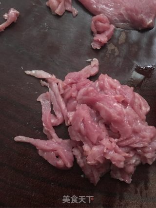 黑椒里脊肉炒洋葱的做法步骤：1