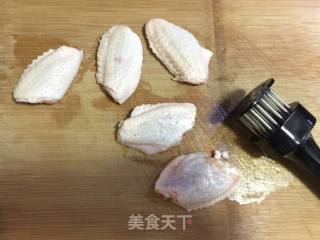 蜜汁蒜香鸡翅的做法步骤：2