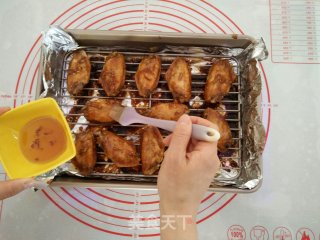 蜜汁蒜香鸡翅的做法步骤：10