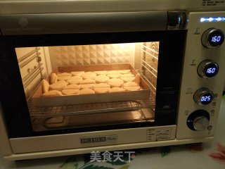 咸蛋黄肉松饼干的做法步骤：16