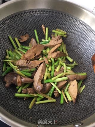 蒜苔炒鸡肝的做法步骤：11