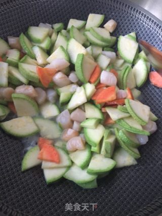 西葫芦炒鲜贝的做法步骤：8