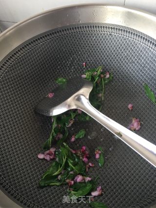 荆花枸杞芽炒水蛋的做法步骤：5