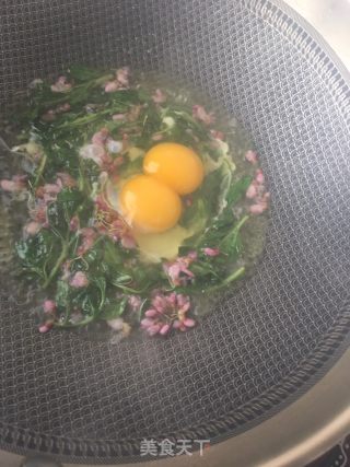 荆花枸杞芽炒水蛋的做法步骤：7