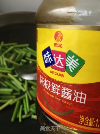 蒜苔炒鱿鱼腿的做法步骤：9