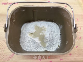 炼乳红豆手撕小吐司的做法步骤：1