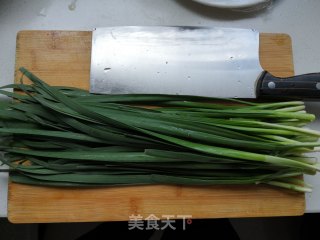 韭菜炒鹅蛋的做法步骤：1