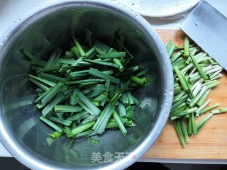 韭菜炒鹅蛋的做法步骤：3
