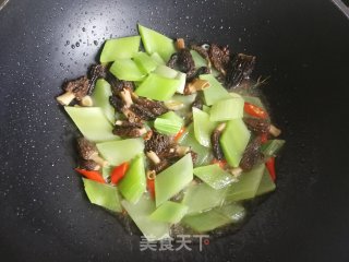 羊肚菌炒莴笋的做法步骤：7