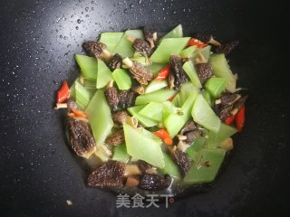 羊肚菌炒莴笋的做法步骤：9