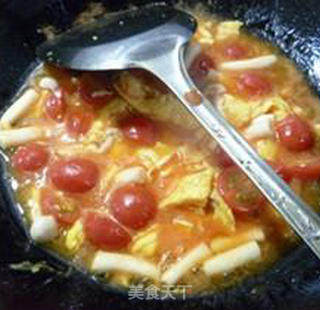 圣女果海鲜菇炒鸡蛋的做法步骤：16