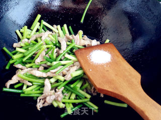 肉丝炒蒜薹的做法步骤：8