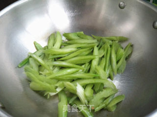 山药炒芹菜的做法步骤：5