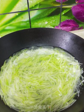 水饺的做法步骤：1
