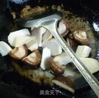 火腿肠炒双菇的做法步骤：9