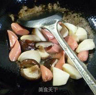 火腿肠炒双菇的做法步骤：13
