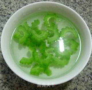 苦瓜猪舌头炒洋葱的做法步骤：8