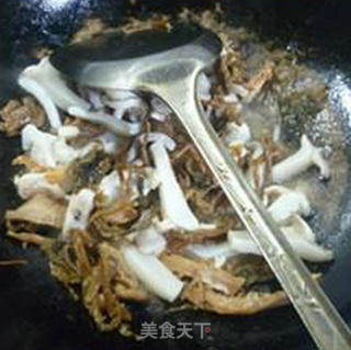 笋干菜炒乌贼的做法步骤：6
