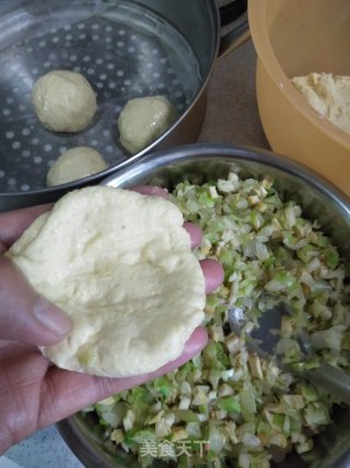 玉米面菜包子的做法步骤：9