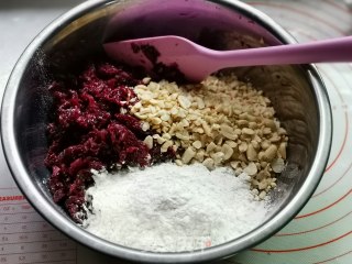 鲜花饼的做法步骤：1