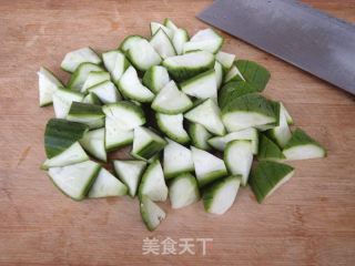 红烧丝瓜墨鱼丸的做法步骤：3