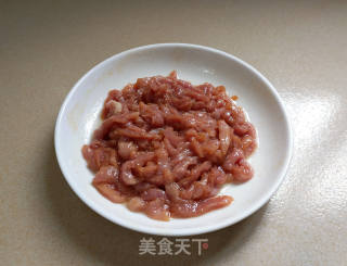 鱼香肉丝的做法步骤：1