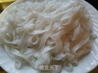 午餐肉炒河粉的做法步骤：6