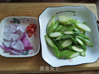 洋葱芦笋炒牛肉的做法步骤：3