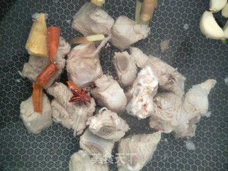 山药排骨汤的做法步骤：5