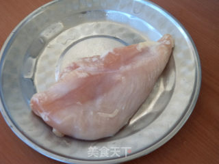鸡胸肉炒木耳小白菜的做法步骤：2