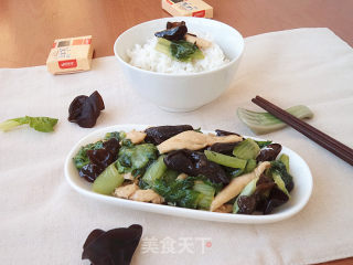 鸡胸肉炒木耳小白菜的做法步骤：12