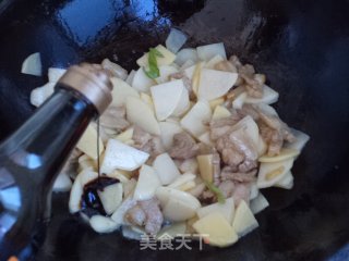 五花肉炒土豆辣椒的做法步骤：8