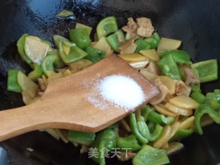 五花肉炒土豆辣椒的做法步骤：10