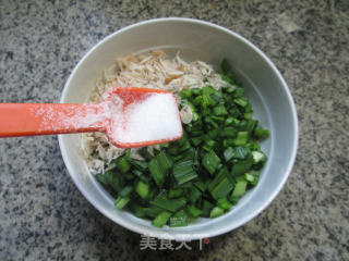 虾皮韭菜摊鹌鹑蛋的做法步骤：4