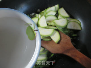 素炒西葫芦的做法步骤：4