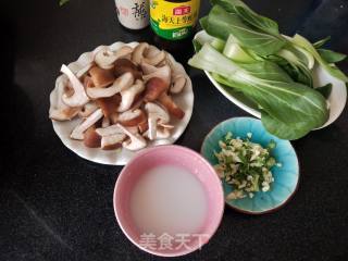香菇炒油菜的做法步骤：2