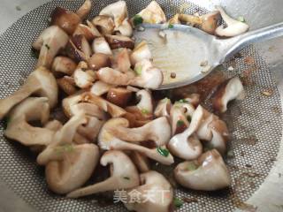 香菇炒油菜的做法步骤：5