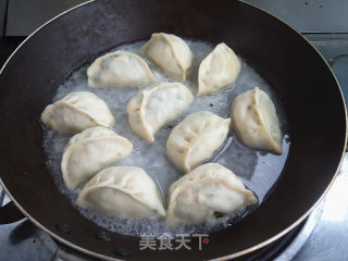 韭菜木耳鸡蛋馅煎饺的做法步骤：13