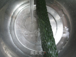 菌菇炒青瓜的做法步骤：3