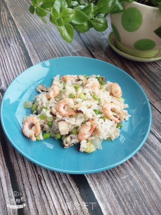 蒜薹虾仁炒饭的做法步骤：9