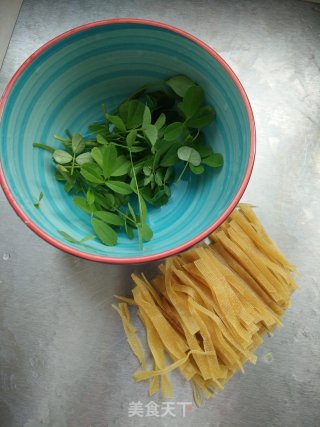 豆皮鸡蛋汤的做法步骤：1