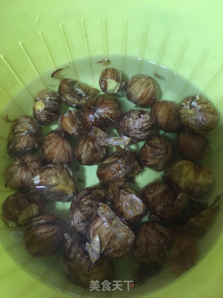 板栗煲鸡的做法步骤：2