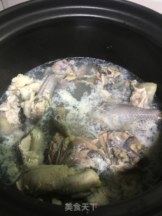 板栗煲鸡的做法步骤：3