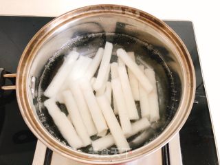 辣白菜炒年糕的做法步骤：2