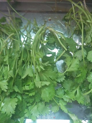 香菜牛肉丝的做法步骤：2