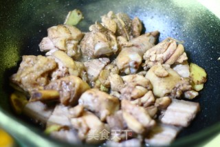 鸡腿炖山药胡萝卜干笋的做法步骤：5