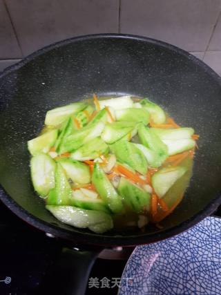 炒丝瓜的做法步骤：4