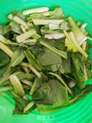 香菇小白菜炒胡萝卜的做法步骤：1