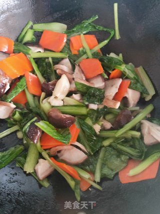 香菇小白菜炒胡萝卜的做法步骤：7