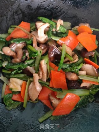 香菇小白菜炒胡萝卜的做法步骤：8